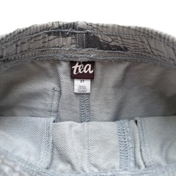 Tea Collection Jersey Shark Shorts Size 3T - Picture 3 of 3